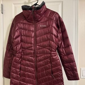 Women Columbia Joy Peak xs parka jacket in rich burgundy wine color